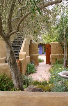 Southwest Style · Home Deco · Stucco F Design Ideas, Pictures, Remodel, and Decor - page 2 Spanish Backyard, Mediterranean Backyard, Spanish Landscape, Style Toscan, Mediterranean Exterior, Courtyard Design, Spot Design, Tuscan Design, Mediterranean Landscaping