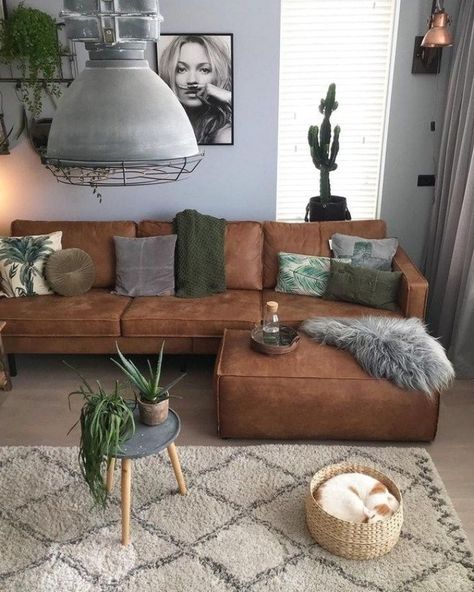 Brown Leather Couch Living Room, Leather Couches Living Room, Living Room Classic, Brown Leather Couch, Brown Couch, Living Room Pillows, Leather Couch, Living Room Green, Boho Living Room