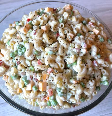 Macaroni Salad with Greek Yogurt Dressing Greek Yogurt Pasta, Salad Greek, Salad Appetizer Cups, Greek Yogurt Dressing, Creamy Pasta Salads, Big Mac Salad, Pasta Salad Dressing, Mac Salad, Macaroni Salad Recipe