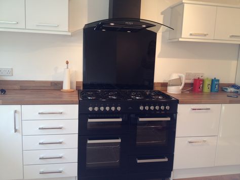 Beautiful black range with black extractor hood and panel Black Range, Extractor Hood, Cooker Hood, Cooker Hoods, Double Wall Oven, Kitchens, Kitchen Dining, Kitchen Cabinets, Oven