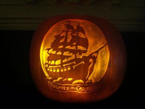 Pirates Of The Caribbean Pumpkin Carving, Pumpkin Pumpkin Carving, Pirate Makeup, Pirate Pumpkin, Pumpkin Stencils, 90s Fashion Outfits Hip Hop Party, Carving Pumpkins, Halloween Pumpkin Designs, Pumpkin Designs