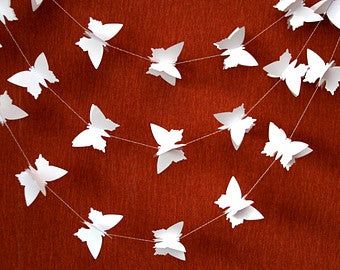 Butterfly Garland | Etsy White Wedding Garland, Diy 3d Butterfly, Paper Flower Wall Wedding, Garland Paper, Butterfly Party Decorations, Butterfly Garland, White Garland, Paper Mobile, Rag Garland