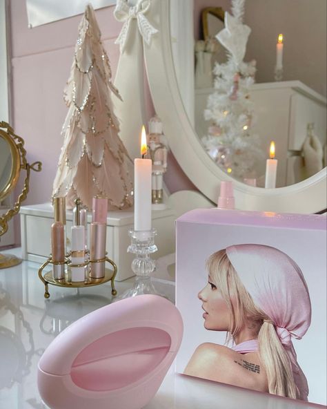 Mod Blush, Ariana Grande Anime, Ariana Grande Perfume, Pink Xmas, Ariana Grande Pictures, Pink Vibes, Princess Aesthetic, Eternal Sunshine, Everything Pink