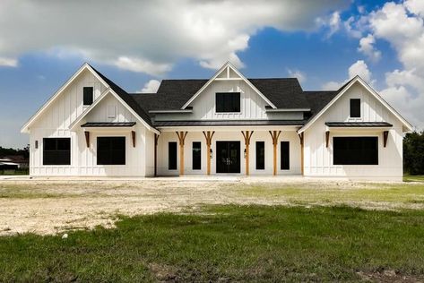 Exterior Home Ideas Farmhouse, Unique Modern Farmhouse Exterior, Farmhouse Look Exterior, White House Black Trim Barndominium, Farm Homes Country Exterior, Large White Farmhouse Exterior, White Bardominum Ideas, Black White Farmhouse Exterior, White House Black Trim Farmhouse