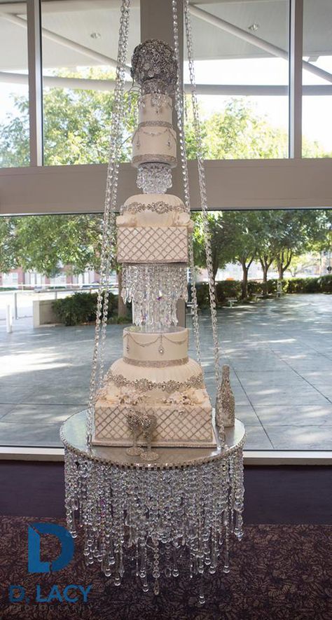 Chandelier Wedding Cake, Crystal Wedding Cake, Diamond Cake, Tall Wedding Cakes, Chandelier Cake, Huge Cake, Extravagant Wedding Cakes, Crystal Cake Stand, Christmas Themed Cake