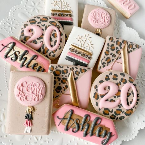 20th Birthday Cookies Decorated, 19th Birthday Cookies, 20th Birthday Cookies, Gold Cookies, Different Kinds Of Cakes, Monogram Cookies, Bee Stuff, Pink Cookies, 21st Birthday Decorations