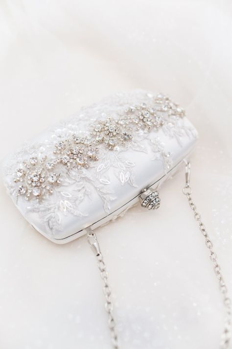 Midnight Chronicles, Bobo Wedding, Wedding Clutch Bridal, Cute Shoulder Bags, Bridal Bags, Bridal Clutches, Bridal Traditions, Bridal Clutch Bag, Bridal Cuff