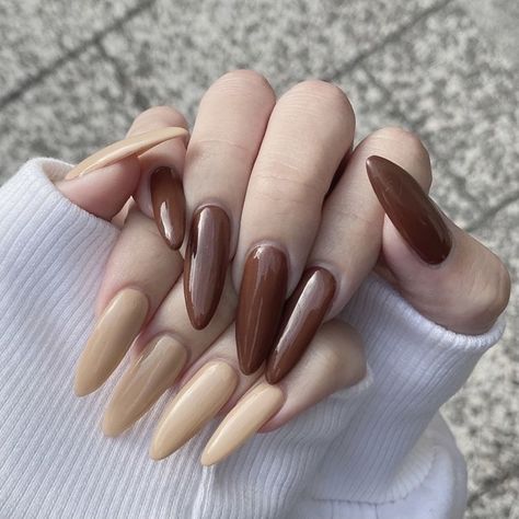 Uñas Color Cafe, Mickey Nails, Acrylic Nails Nude, Brown Nail, Boho Nails, Retro Nails, Hippie Nails, Sassy Nails, Gold Glitter Nails