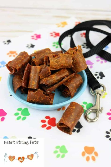 Celebrate Pumpkin Season with These Simple Oven-Baked Dehydrated Dog Treats Dehydrated Pumpkin, Dog Treats Diy, Dog Treat Recipes Easy, Dehydrated Dog Treats, Homemade Fruit Leather, Pumpkin Rolls Recipe, Apple And Peanut Butter, Food Dehydrator, Pumpkin Dog Treats