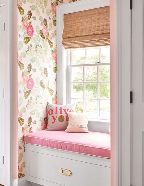 25 Window Seat Ideas for a Peaceful Place to Relax Window Seat Between Two Closets, Window Seat Pillow Ideas, Window Seat In Living Room, Window Seat Closet, Bench Seat Under Window, Small Window Seat Ideas, Window Seat In Bedroom, Window Seat Diy, Small Window Seat