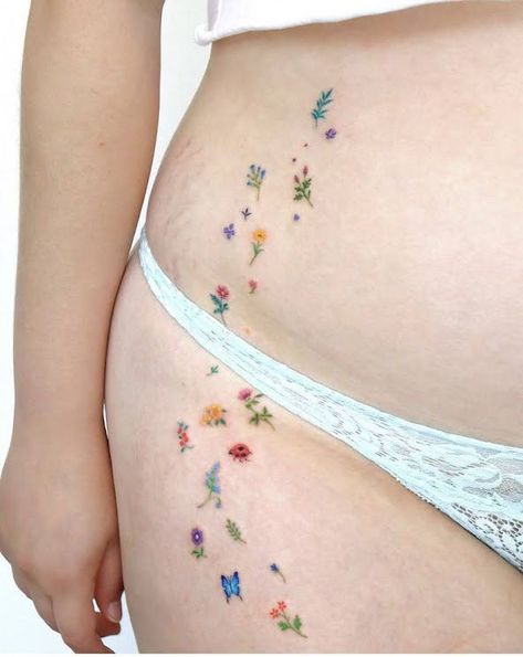 Small Colorful Tattoos, Tiny Flower Tattoos, Funky Tattoos, Tattoos For Women Half Sleeve, Cute Little Tattoos, Tatuaje A Color, Cute Tattoos For Women, Dainty Tattoos, Baby Tattoos