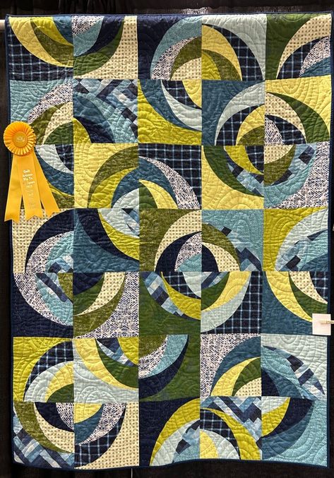 AQG 5 Blue Onion Quilt, Onion Quilt, Quilt Design Wall, Machine Embroidery Quilts, Patchwork Inspiration, Applique Art, Circle Quilts, Quilt Of Valor, Best In Show