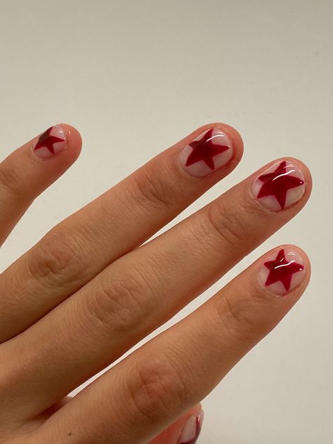 Star Nails Natural, Vintage Star Nails, Nail Design Red And White, Stars On Short Nails, Short Gel Nails Stars, Short Mail Inspired, Nail Design On Short Natural Nails, Stargirl Nails Short, Stargirl Nails Red