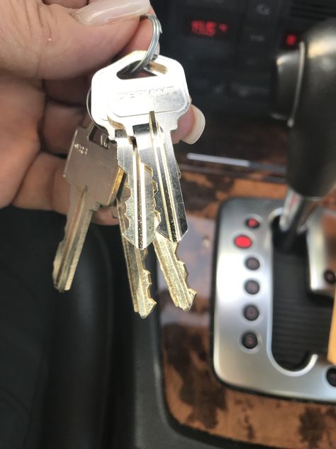 New Apartment Keys Picture, Keys To Apartment, Keys To House, House Keys Aesthetic, New House Keys Aesthetic, New House Keys, Keys Aesthetic, Black Color Hairstyles, 2023 Board