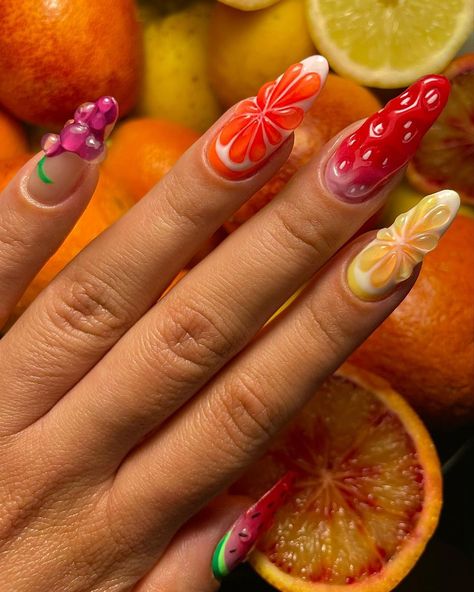 Jillow 🧚🏽‍♀️ | 🌸🔥 In Looooove with this set 🔥🌸 For the Beauty @irisaeria 💗 Alors vous aimez aussi ? #nails #nailsofinstagram #springnails… | Instagram Fire Nail Art, Nails Reference, Nessa Nails, Nails Funky, Fruit Nail Designs, Fruit Nail Art, Tropical Nails, Hippie Nails, Airbrush Nails