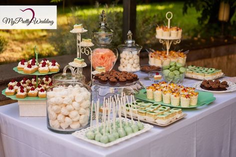 Wedding decorations, sweet corner Sweet Corner Ideas, Sweet Corner Wedding, Candy Corner Ideas, Dessert Corner, Candy Corner, Marriage Registration, Sweet Corner, Corner Ideas, Wedding Sweets