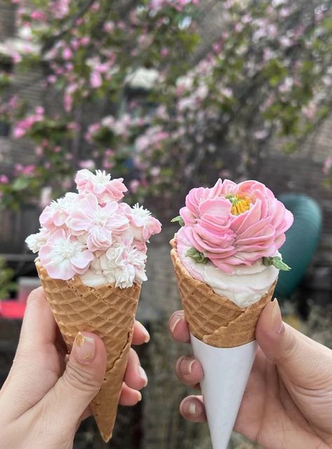 Flower Ice Cream, Flower Ice, Study With Me, Kawaii Cooking, Pretty Dessert, Japanese Dessert, Ice Cream Party, Kawaii Food, Cute Desserts