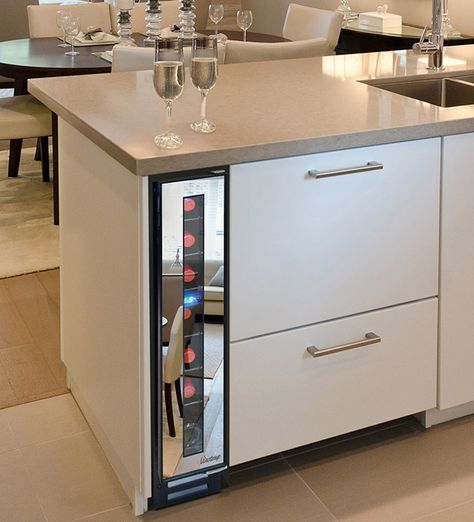 Vinotemp 7-Bottle Mirrored Wine Cooler: Vinotemp’s patented mirrored trim design is a refreshing alternative to stainless steel. Modern Kitchen Design Trends, Custom Wine Cellars, Trim Design, Wine Refrigerator, Kitchen Design Trends, Kitchen Reno, Wine Cabinets, Wine Fridge, Wine Storage