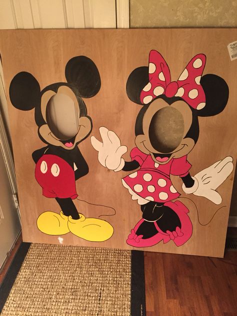 Mickey and Minnie Face in hole! #handmade #Laneyturns1 #minniemouseparty Minnie Mouse Cutouts, Twins Mickey And Minnie 1st Birthday, Mickey Mouse Birthday Party Games, Mini And Mickey Birthday Party, Minnie And Mickey Party, Mickey Mouse Birthday Decorations Diy, Twoodles Birthday Party, Minnie Mouse Crafts, Minnie And Mickey Birthday Party