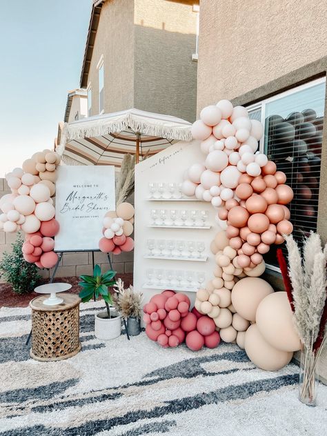 Outside Bridal Showers, Wine Themed Bachelorette Party, Bridal Shower Backdrop Ideas, Vino Before Vows, Bridal Shower Wine Theme, Backyard Bridal Showers, Bridal Shower Champagne, Themed Bachelorette Party, Blush Bridal Showers