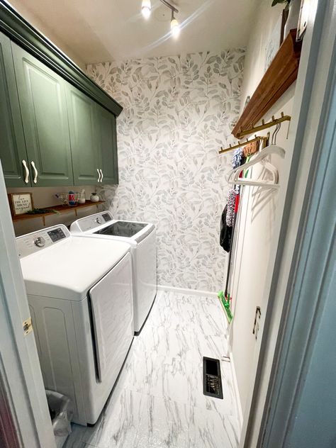 Green Laundry Room With Wallpaper, Floral Wallpaper Laundry Room, Laundry Room With Wallpaper, Green Laundry Room, Room With Wallpaper, Wallpaper Laundry Room, Wallpaper Laundry, Laundry Room/mudroom, Green Floral Wallpaper