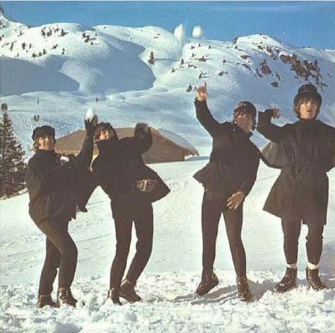 Snow Ballls. Richard Starkey, The Beatles Help, Beatles Love, Just Good Friends, Beatles Photos, Beatles Pictures, Ticket To Ride, Beatles Fans, The Fab Four