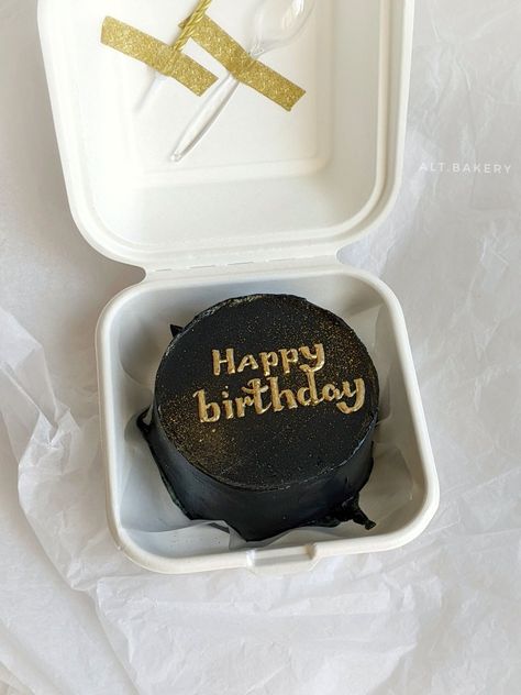 Bento-cake for birthday Cake Polos, 31 Birthday, Highlight Ig, Cute Birthday Pictures, Funny Birthday Cakes, 31st Birthday, Bento Cake, Birthday Pictures, Birthday Cakes