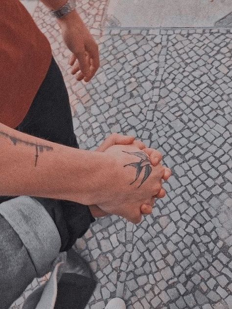 pov: you're dating shawn mendes Shawn Mendes Girlfriend, Shawn Mendes, Boyfriend Material, Holding Hands, Celebrities