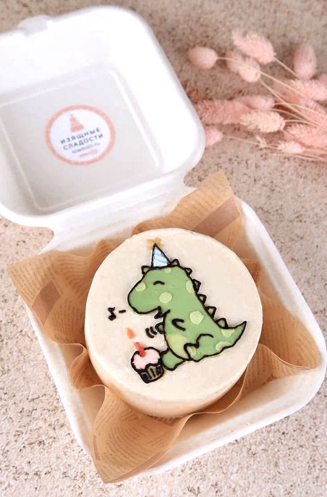 Dinosaur Bento Cake, Bento Cake Dino, Cartoon Cake For Boys, Bento Cake Boy, Bento Cake For Boys, Monthsary Cake, Cute Bento Cake, Alien Cake, Korea Cake