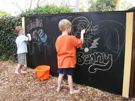 Make an outdoor chalkboard and other great backyard DIY ideas. Keep the mess of the chalk dust outside and use the rain to clean off the board - genius! Kid Friendly Backyard, Outdoor Chalkboard, Preschool Playground, Kids Chalkboard, Play Area Backyard, Outdoor Classroom, Backyard Play, Backyard Fun, Kids Playground