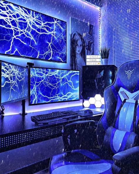 One of the best shots of a gaming setup you've seen? 🤔 [via @darkmatrixzero] I am really loving the overall black and blue theme she is using. The theme is electric (pun intended 😜) and pops the blue so well. Looks like she is using an L shaped desk and it is a perfect fit for this corner battlestation. The gaming chair has been chosen carefully to complement the theme. The monitors are mounted with a dual arm to keep this setup looking clean. One of the interesting things is that her PC is o Blue Gamer Aesthetic, Blue Desk Setup, Game Room Painting, Game Room Paint Ideas, Gaming Desk Ideas, Cozy Gaming Desk, Small Game Room Ideas, Game Room Chairs, Gamer Aesthetic