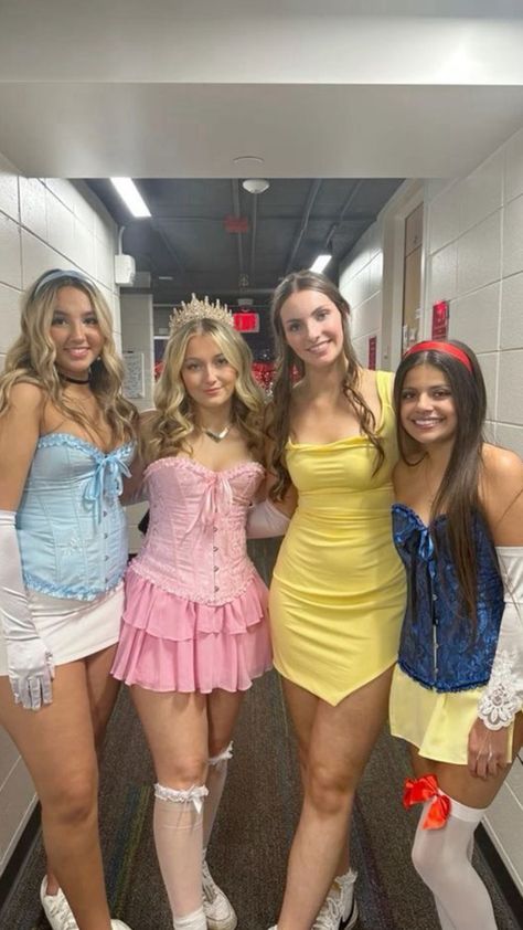 halloween costumes 2024 Aroura Costume Ideas, Cute Princess Halloween Costumes, Aroura Halloween Costumes, Halloerrn Costumes Ideas, Disney Princesses Halloween Costumes, Blonde Girl Halloween Costumes, Aurora Halloween Costume, Girly Halloween Costumes, Princess Costume Ideas