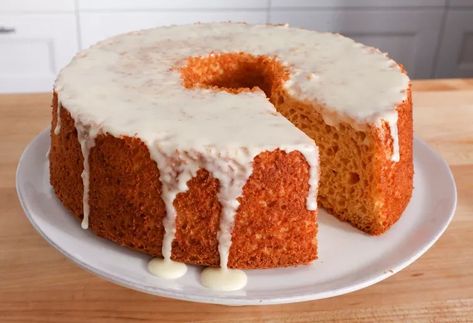 12 Healthy Pumpkin Desserts for Any Time Pumpkin Angel Food Cake, Pumpkin Cake Recipe, Healthy Pumpkin Dessert, Autumn Foods, Fall Cake Recipes, Pumpkin Cake Recipes, Pumpkin Recipe, Pumpkin Desserts, Autumn Recipes