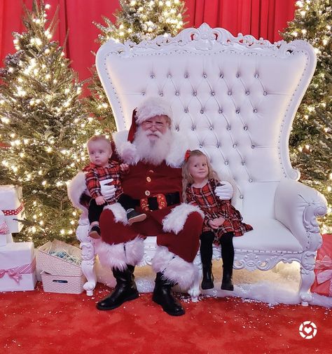 Santa Pictures With Kids Outfits, Santa Pictures With Kids, Baby Christmas Outfits, Santa Pictures, Baby Christmas Outfit, Baby Christmas, Christmas Outfits, Christmas Pictures, Christmas Baby