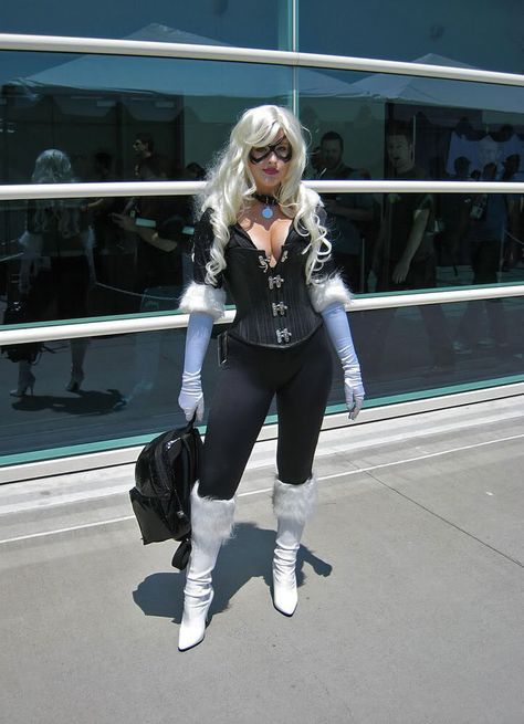 Character: Black Cat (Marvel), Cosplayer: Lorie Michelle Wheeler 'aka' Sw33t L0r3tta 'aka' Lorie W. From: West Hills, Los Angeles, California, US. Costume Made: 2008. Event: San Diego Comic Con 2010. Black Cat Cosplay Marvel, Black Cat Costume Marvel, All Black Costumes, Us Costume, Costume Party Decorations, Black Cat Costume, Marvel Diy, Black Cat Cosplay, Black Cat Costumes