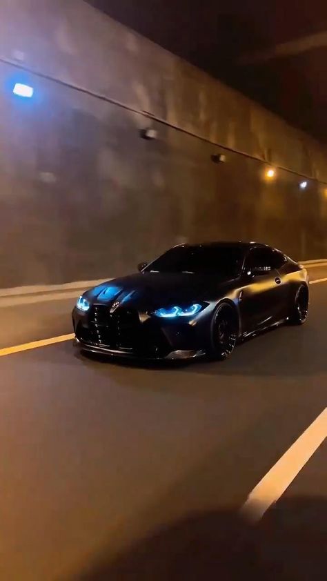 Luxury Car Videos Aesthetic, Car Racing Video, Motor Balap, Cool Car Backgrounds, Bmw Sports Car, Rich Cars, Serie Bmw, Dream Cars Bmw, Bmw Sport