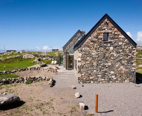 In Touch Modern Stone Cottage Ireland Irish Farmhouse, Ireland Houses, Ireland Cottage, Case In Pietra, West Coast Of Ireland, Countryside Cottage, Stone Cottages, Glass Staircase, Irish Cottage