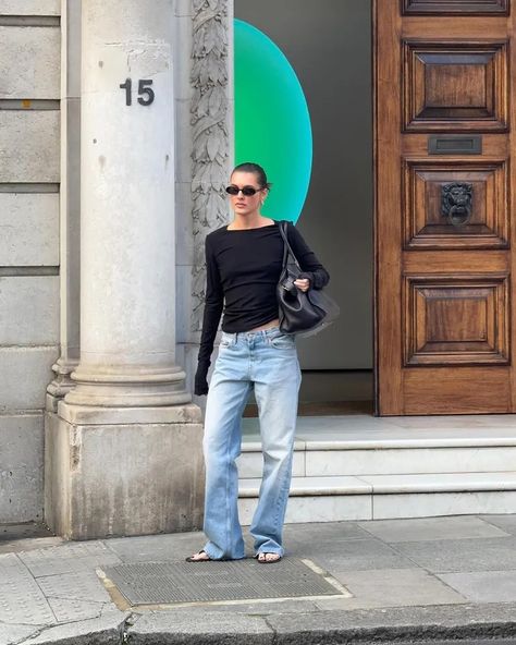 4 Simple Outfits That Look Chic Worn with Black Flip-Flops | Who What Wear UK Black Flip Flops Outfit, Jeans And Flip Flops Outfit, Flip Flop Outfits, Flip Flops Outfit, Flops Outfit, Zara Sandals, Parisian Lifestyle, Runway Outfits, Black Flip Flops