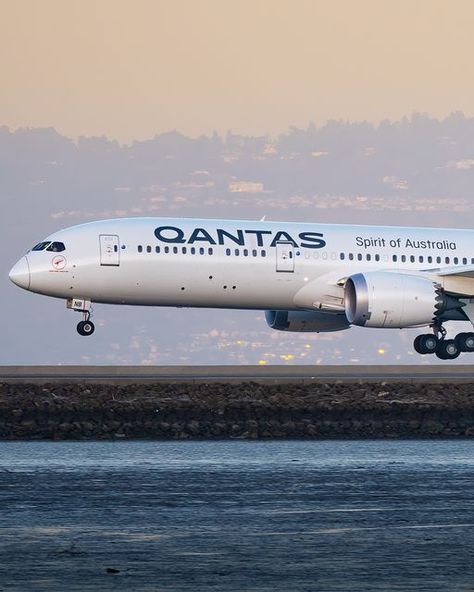 Qantas on Instagram: "A perfect twilight arrival for QF73 🌇  📸: @alaskabusdriver   #qantas #787 #dreamliner #b787 #vhznb" Australian Airlines, 787 Dreamliner, Dream L, Boeing 787 Dreamliner, Billionaire Lifestyle Luxury Living, Airplane Wallpaper, Aviation Posters, Pilots Aviation, Aviation World