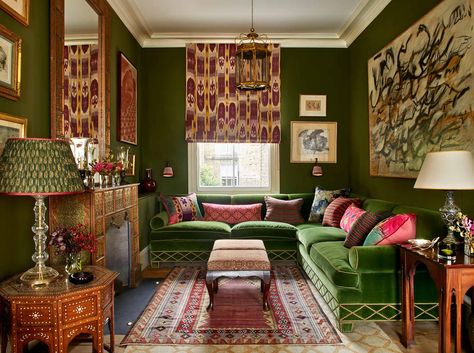 These pink and green room ideas are the perfect way to bring one of the most popular colour combinations into your home. It's straight out of nature with a perfect mix of masculinity and femininity. Get inspired https://www.fabricsandpapers.com/pink-and-green-room-inspirations #InteriorDesignBlog #ColorInspiration #RoomDecor #Lounge Pink And Green Living Room, Pink Living Room Decor, Room Color Combination, Moroccan Room, Green Living Room, Victorian Living Room, Moroccan Furniture, Pink Living Room, Living Room Green