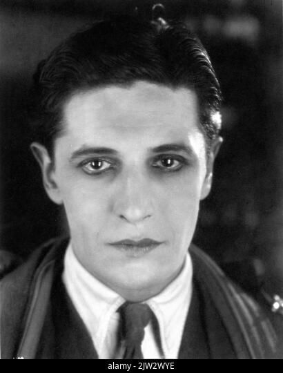 1920s Actors, Ivor Novello, Honey Combs, Call Of Cthulhu Rpg, 1920s Photos, John Barrymore, Comic Style Art, Middle Aged Man, Call Of Cthulhu