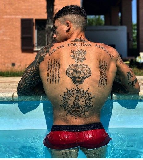 Christian Prosperini Tattoo, Tattoo Back Man, Men Back Tattoos, Upper Back Tattoo Men, Traditional Back Tattoo, Small Dope Tattoos, Fire Fighter Tattoos, Full Hand Tattoo, Italian Tattoos