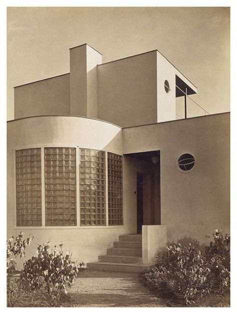 Art Deco Houses, Bauhaus Architecture, House Design Exterior, Streamline Moderne, Walter Gropius, Art Deco Buildings, Bauhaus Design, Brutalist Architecture, Art Deco Home