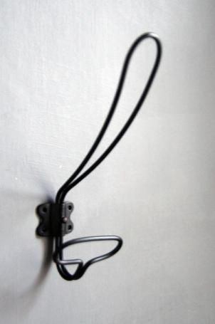 Vintage Style Metal Coat Hook: Remodelista Lo quiero para la entrada de la playa!! Black Coat Hooks, Vintage Coat Hooks, Rockett St George, Metal Working Projects, Wire Hangers, Coat Hooks, St George, Vintage Coat, Metal Wire