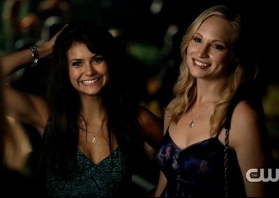 Episode 5x01 Elena Silver Dove Necklace. Worn by Nina Dobrev on The Vampire Diaries. The Vampire Diaries 3, Candice King, Vampire Diaries Wallpaper, Original Vampire, Caroline Forbes, Brunette To Blonde, Elena Gilbert, The Vampire Diaries, Vampire Diaries The Originals