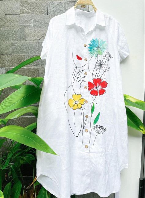 Kurta Paint Designs Women, Handpainted Kurtis, Fabric Painting On Kurti, Fabric Paint Shirt, Linen Style Fashion, Saree Painting Designs, Painted Clothes Diy, Hand Painted Dress, Fabric Painting On Clothes