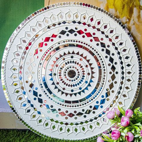 Lippan Art In Circle, Lippan Art Ganesha, Easy Lippan Art, Lippan Mirror, Lippan Art Mirror, Lippan Kaam, Mirror Design Ideas, Mirror Mandala, Mud Art