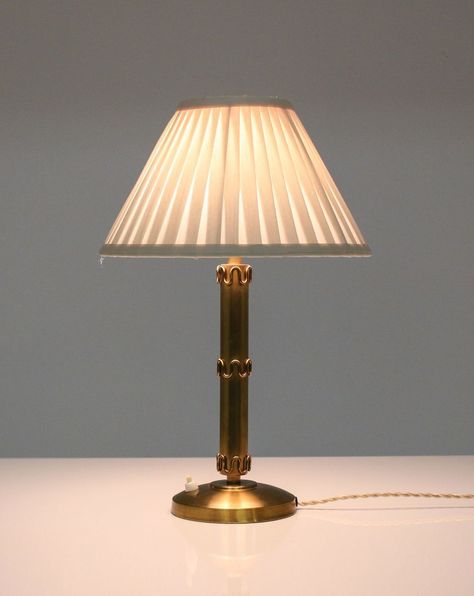 Dining Table Lamp, Om Kalthoum, Scandinavian Desk, Scandinavian Table, Antique Table Lamps, Brass Desk Lamp, Mushroom Lamps, Elegant Table Lamp, Classic Desk