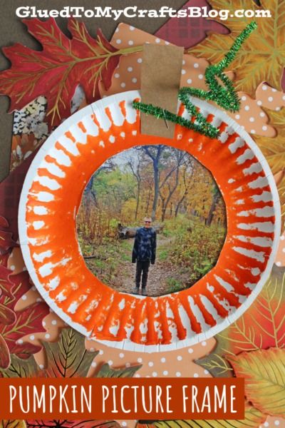 Paper Plate Pumpkin Picture Frame Craft Idea - Glued To My Crafts Paper Plate Fall Wreath, Thanksgiving Picture Frame Craft, Fall Pictures With Pumpkins, Paper Plate Pumpkin, Pumpkin Art Project, Fall Picture Frame, Pumpkin Picture, Fall Handprint Crafts, Halloween Crafts Preschool