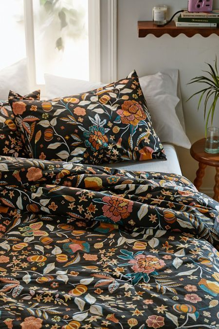 Black Comforter Bedroom Boho, Cozy Bedroom Aesthetic Autumn, Fun Comforter Sets, Colorful Comforter Sets, Cozy Artsy Bedroom, Boho Bedding Comforters, Boho Comforter Sets, Black And Rust Bedroom, Create A Flower Bed